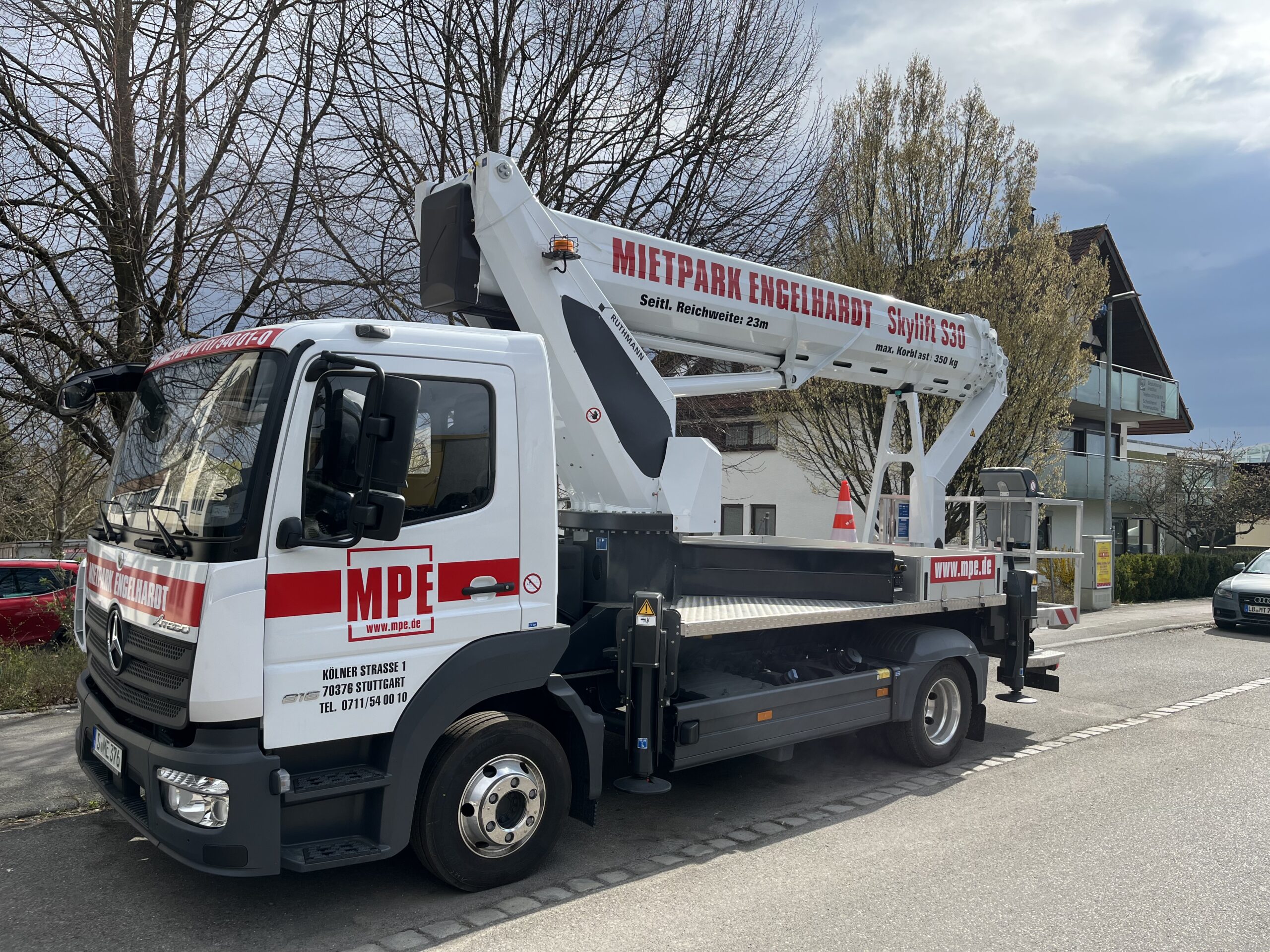 NEU 30m Hebebühne mit Korbarm – kompakt und flexibel